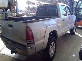 2006 TOYOTA TACOMA, SILVER, SR5 MODEL, CREW CAB, 4.0L, ATM 2WD.  Z25215
